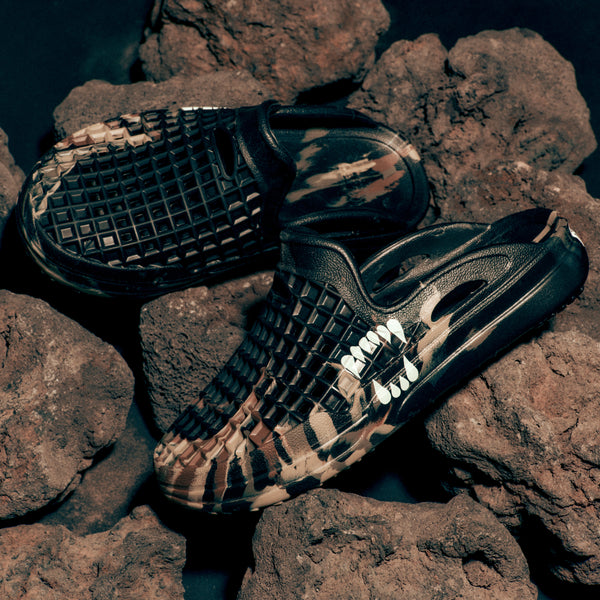 Scenario Slide - Woodland Camo / Blak Bear