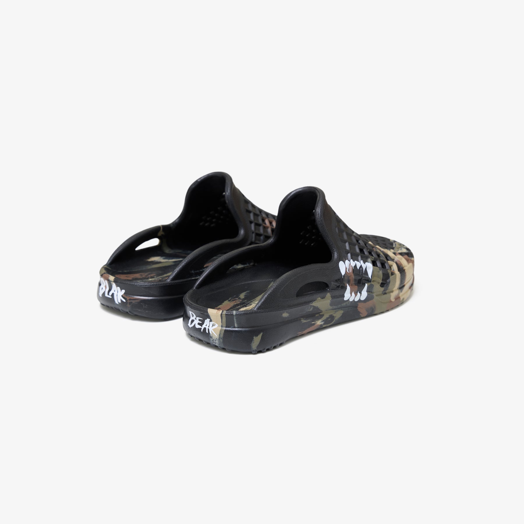 Scenario Slide - Woodland Camo / Blak Bear